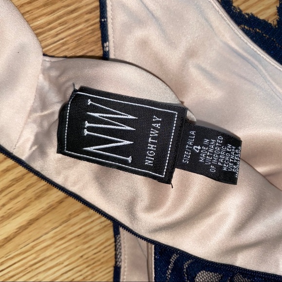 Navy blue holster lace fitted prom dress - Picture 4 of 7